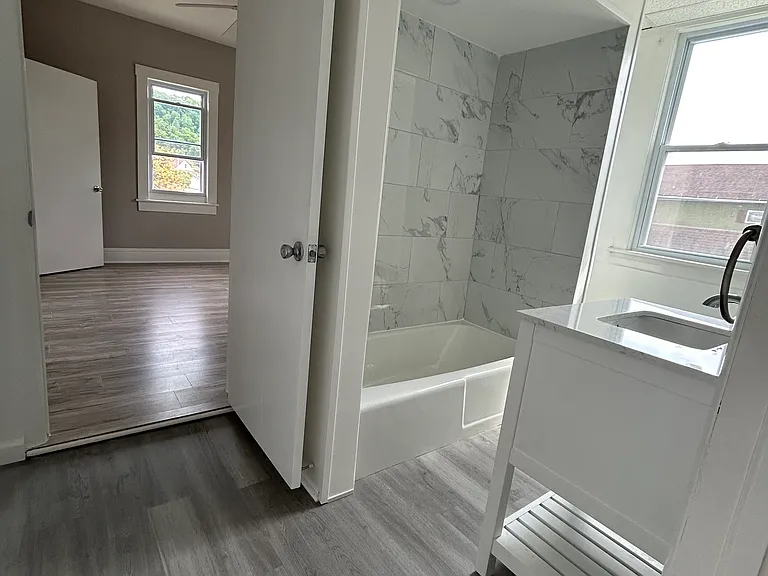 929 Stafford Ave #1 — Photo 14