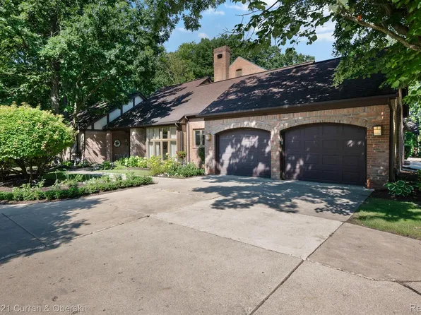 5131 Woodview Ct, Dearborn, MI 48126