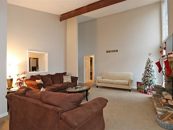 5th image of 3358 Wellesley Poin NW