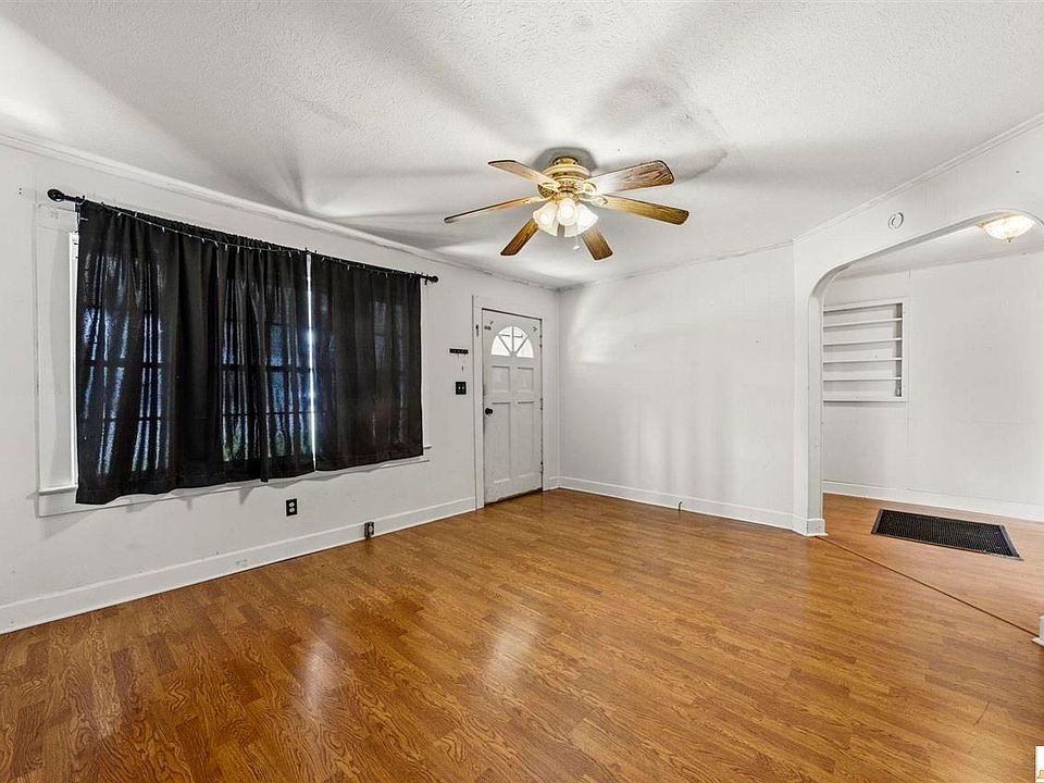 1st image of 106 Lexington Dr