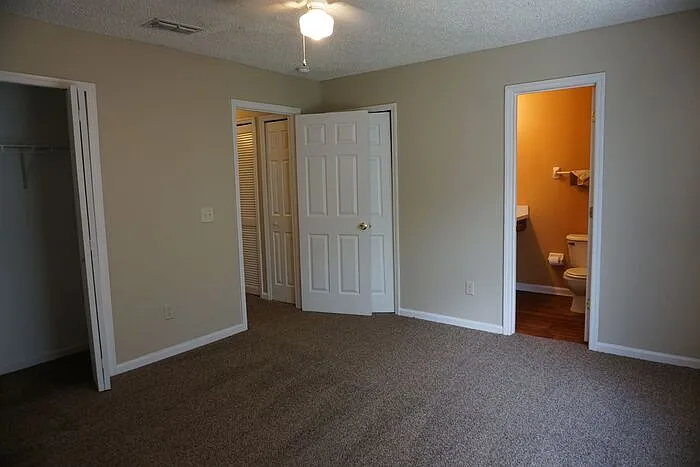 5562 Bennington Dr — Photo 13