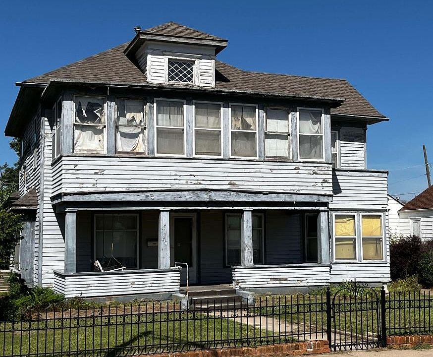 1st image of 219 N Main St