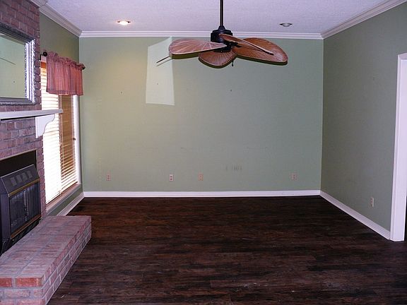 5th image of 121 Kingswood Dr