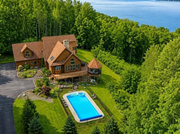 6008 Lake Road, Newport Town, VT 05857