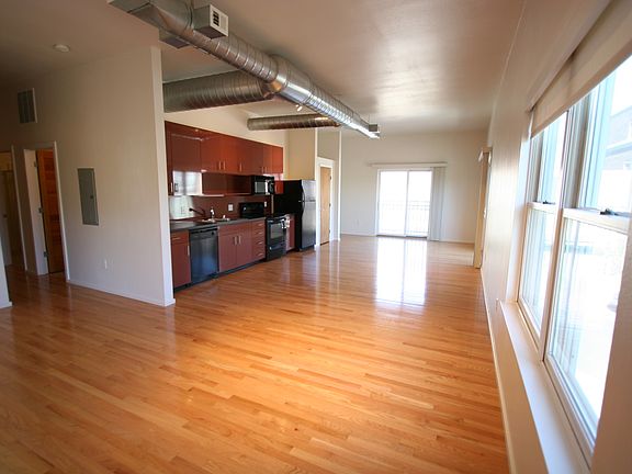 3rd image of 400 Copper Ave NE APT 201