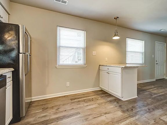 5th image of 200-204 W Geer St #204-A