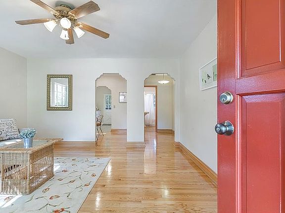 3rd image of 301 E Paris St