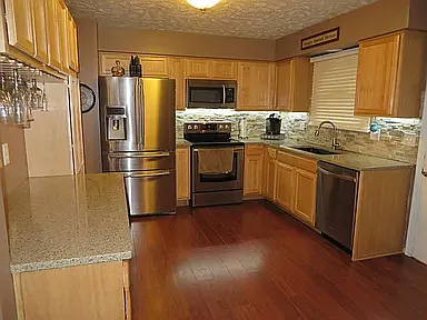 5806 N Oaks Blvd — Photo 2