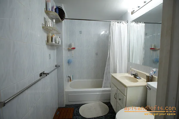 Rented by aptsandlofts.com | media 3