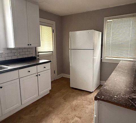 3rd image of 533 S Oakley Ave #1