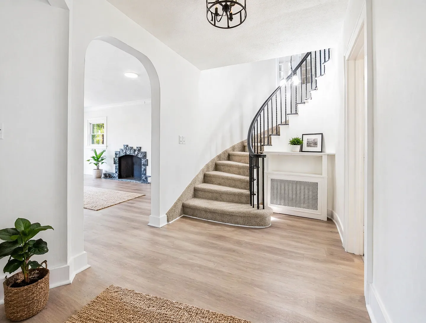 4 bed, 2.5 bath, 2440 sqft, $2,500 — Photo 4