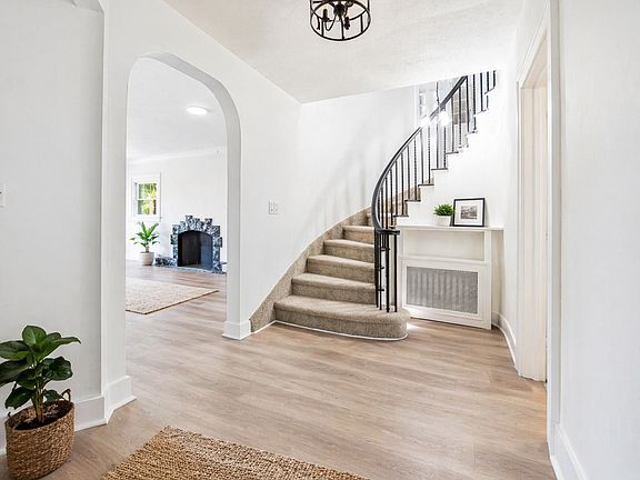 4th image of 8951 Lasalle Blvd #2