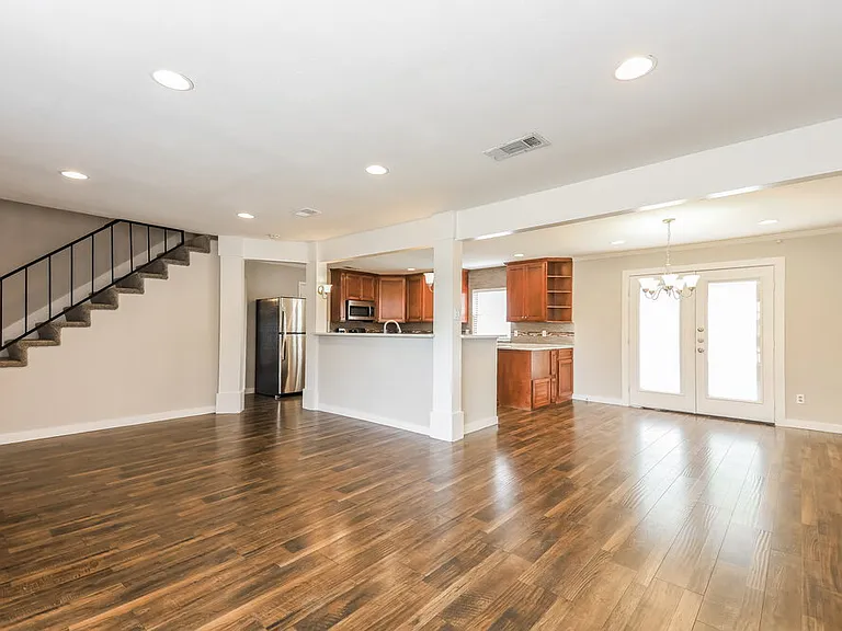 2325 Woodhollow Ave — Photo 5