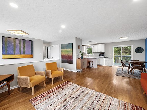 5th image of 958 Thomas Ln