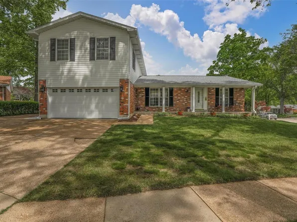 2701 Gladwood Dr, Saint Louis, MO 63129