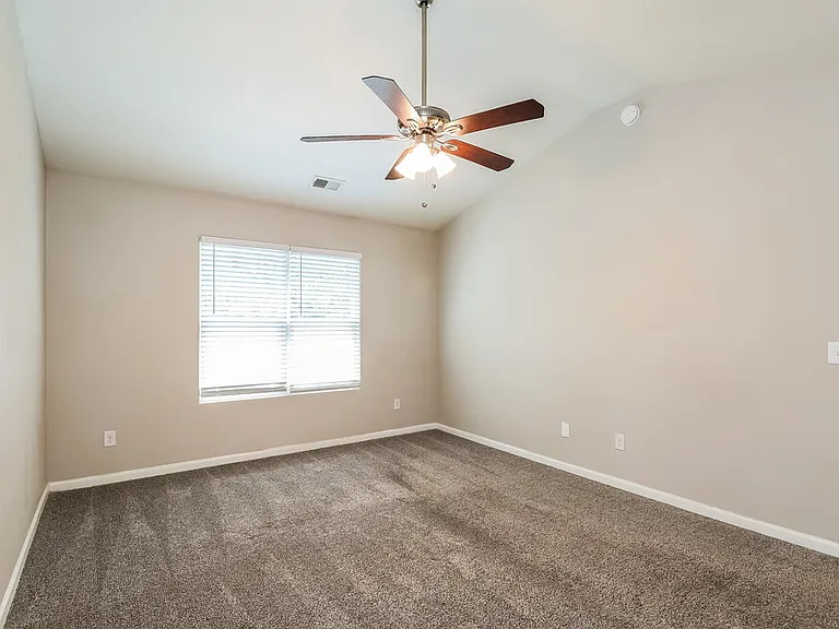 2541 Meadow Crossing Dr — Photo 10