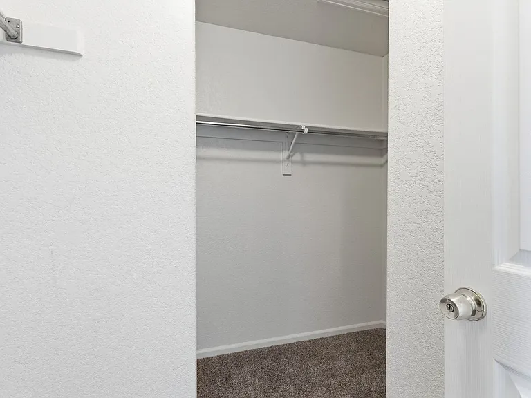 802 Waterglen Dr #D17 — Photo 19