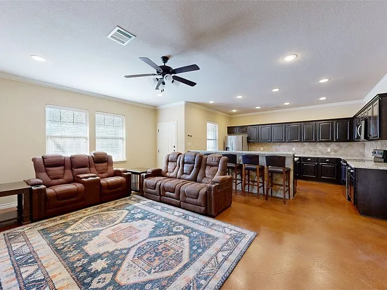3009 Towers Pkwy — Photo 11