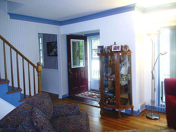 2nd image of 10441 Canterbury St
