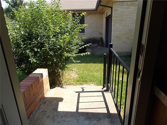 2nd image of 1524 Rosemont St