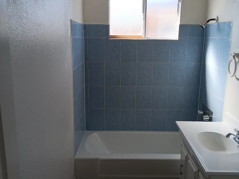 44104 Carolside Ave — Photo 15