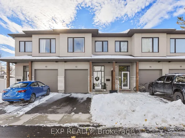 12 Charles St, Carleton Place, ON K7C 2Y4