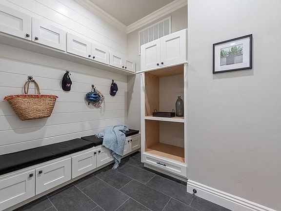5th image of 860 Willow Glen Way