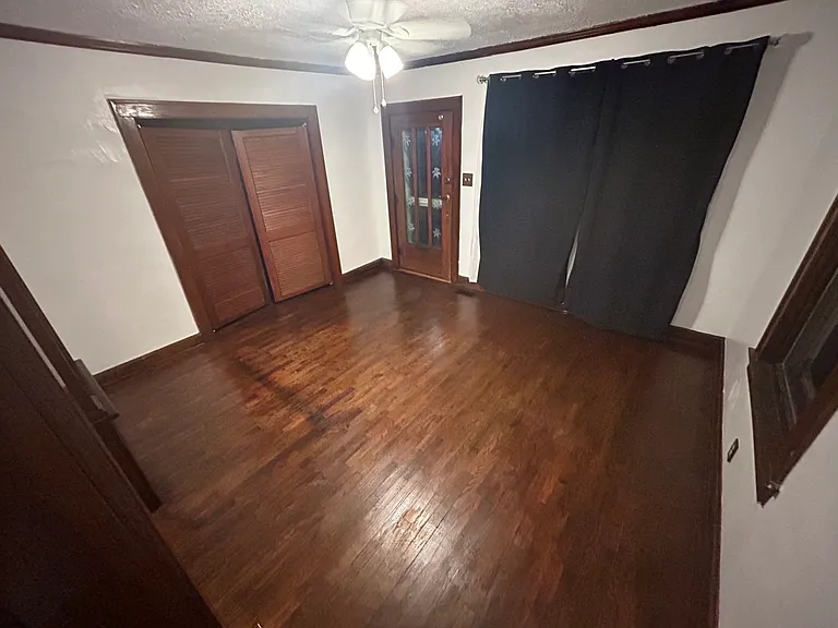 1525 W College Ter — Photo 3