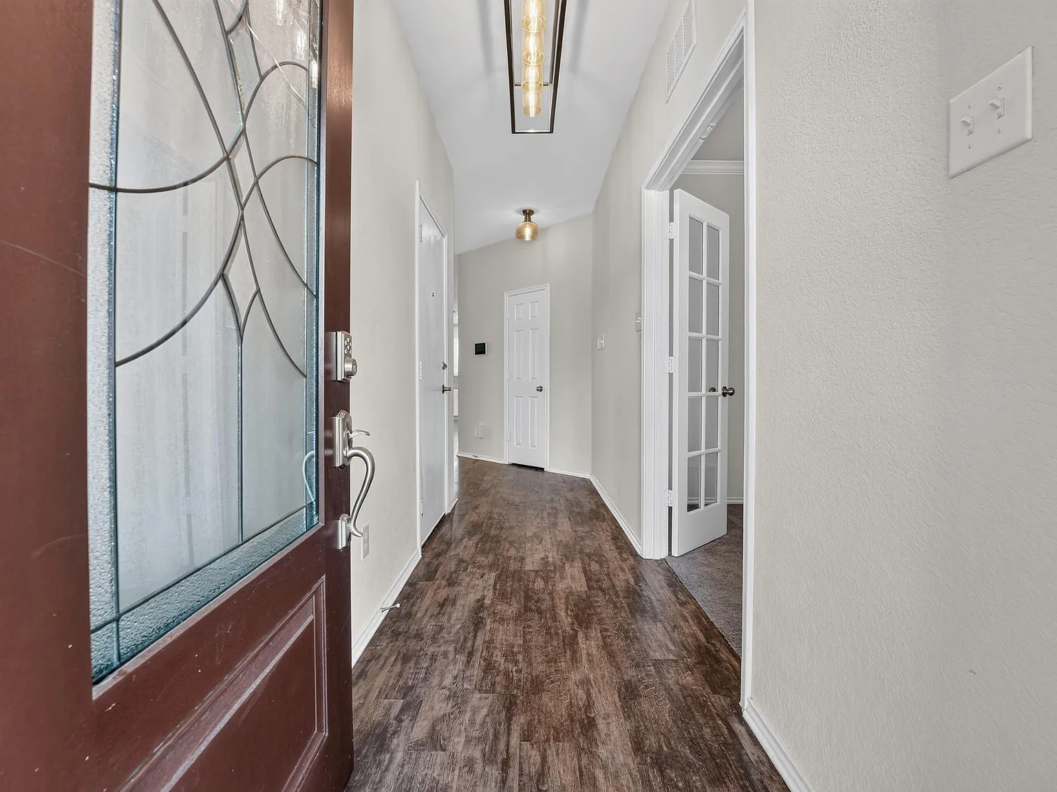 4 bed, 2.5 bath, 2473 sqft, $2,095 — Photo 2