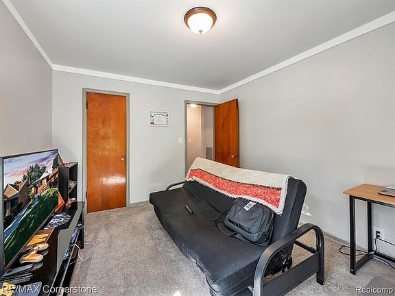 4th image of 1180 Farnham Ave