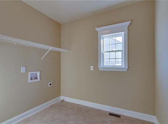 3rd image of 852 Curtis Dr