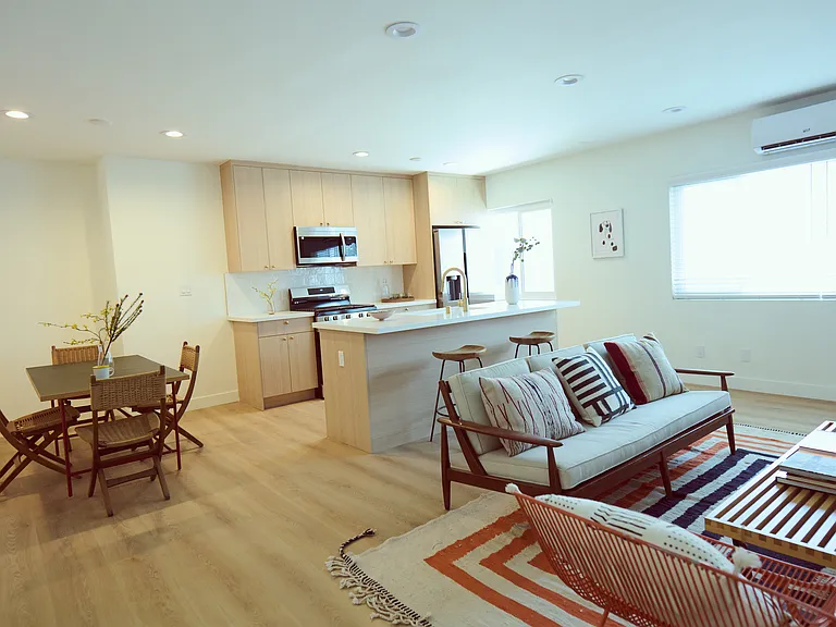 1016 N Crescent Heights Blvd #6 — Photo 1