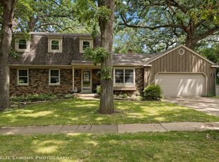 2250 Knollwood Dr, Elgin, IL 60123