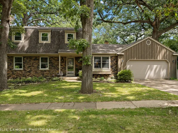 2250 Knollwood Dr, Elgin, IL 60123