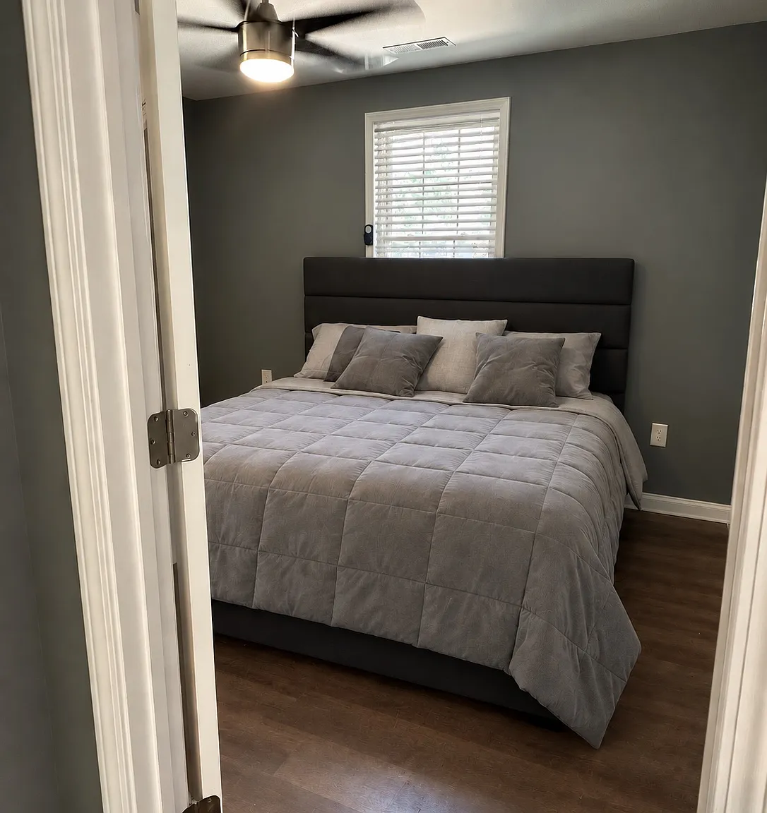 1 bed, 1100 sqft, $700 — Photo 1