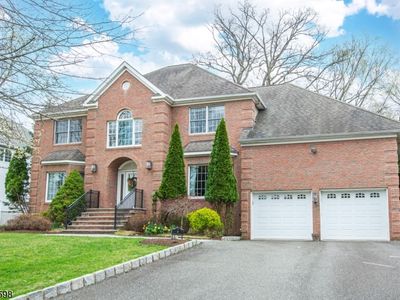 8 Inwood Ter, Fairfield, NJ, 07004