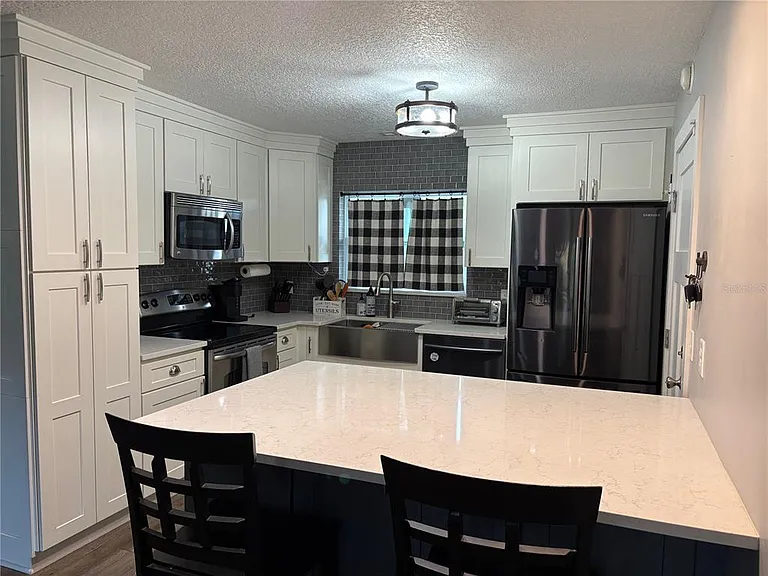 10010 Gannon Ln — Photo 18