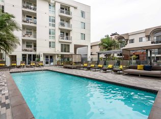 Desmond at Wilshire, Los Angeles, CA 90036