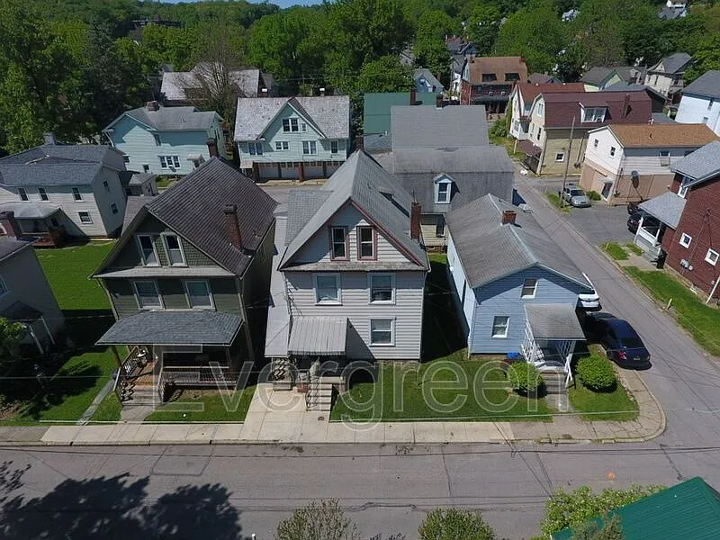 1 bed, 1.0 bath, 347 sqft, $595 — Photo 1