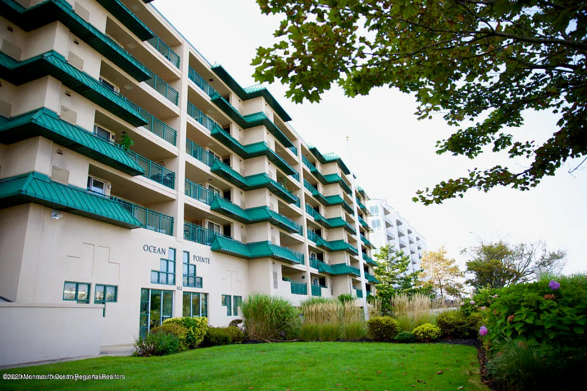 422 Ocean Blvd N APT 2A photo 1