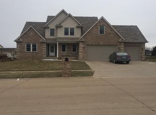 714 S 10th St, Eldridge, IA 52748