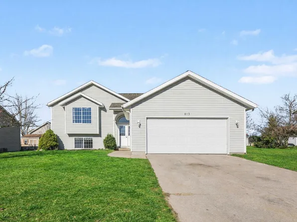 813 Valley Ave, Fremont, MI 49412
