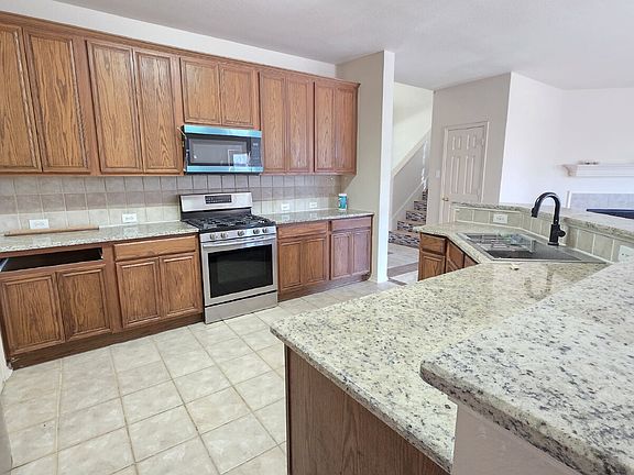 2nd image of 1608 Broadmoor Dr