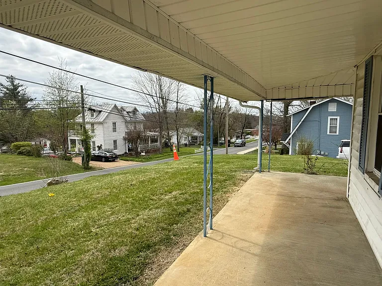 277 E Main St — Photo 4