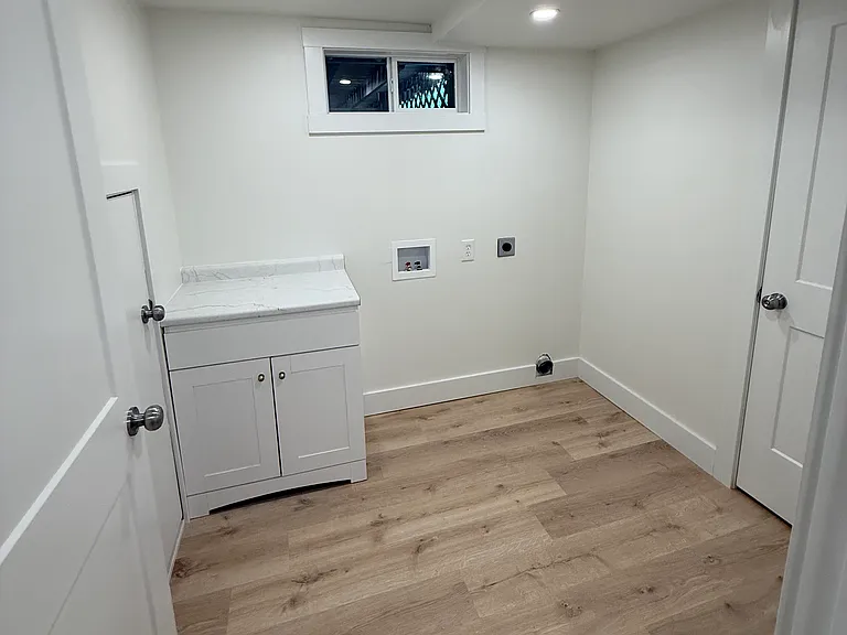 2418 E Kirkwood St — Photo 14