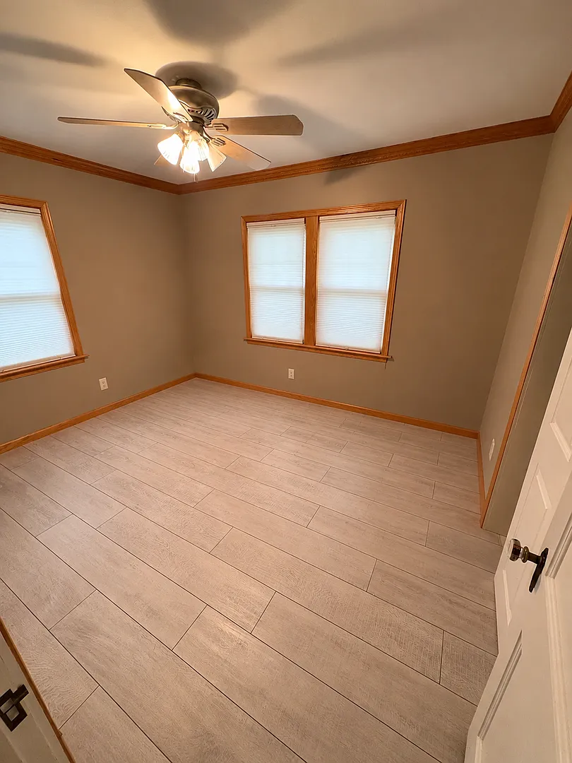 223 Hillside Dr, Waterloo Updated 3 Bedroom, 2 Bathroom Home — Photo 3