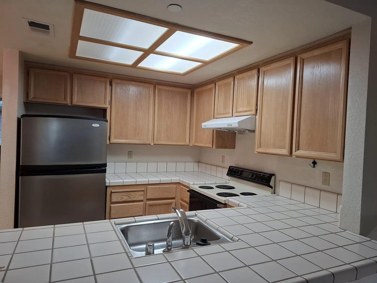 1 bed, 870 sqft, $2,300 — Photo 4