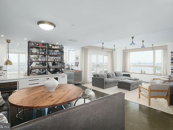 5th image of 717 S Columbus Blvd #Penthouse 15