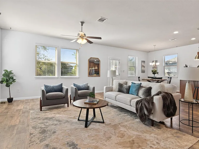 208 Callahan Ln — Photo 3