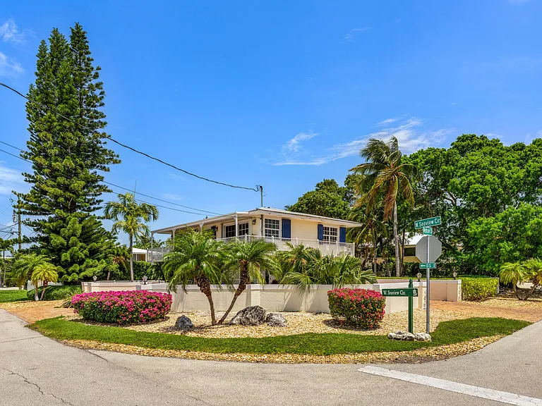 235 W Seaview Cir — Photo 37